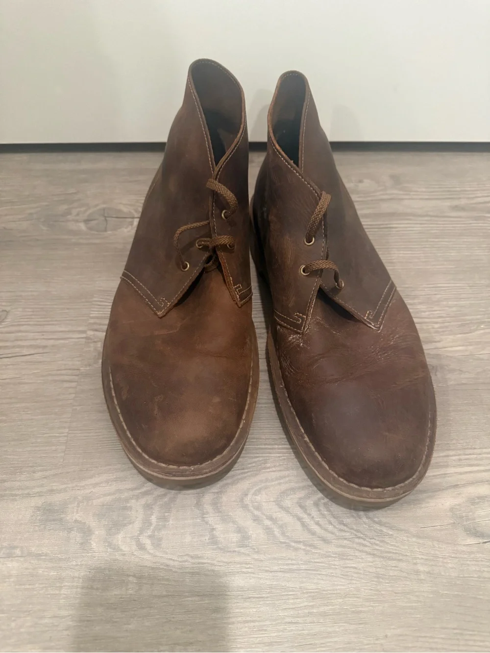 Clarks chukka boots brown leather rubber sole ortholite footbed